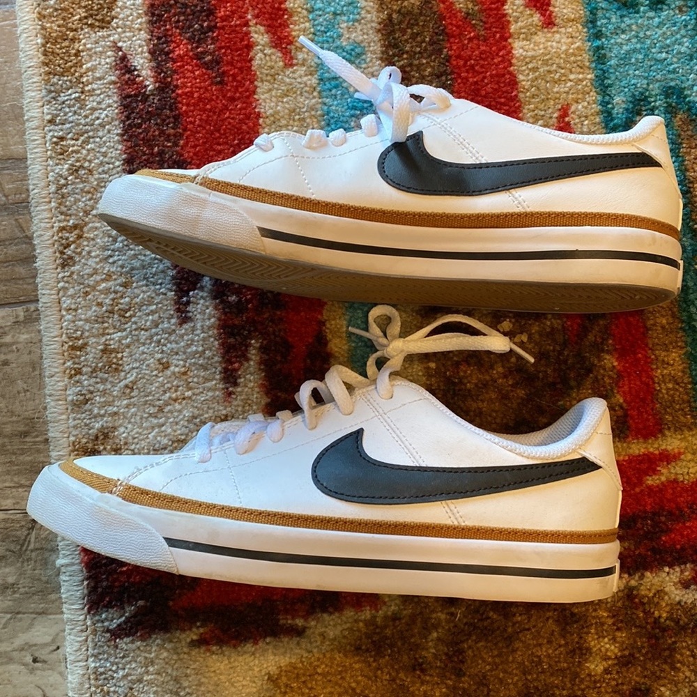 Nike shoes size 5.5 boys
